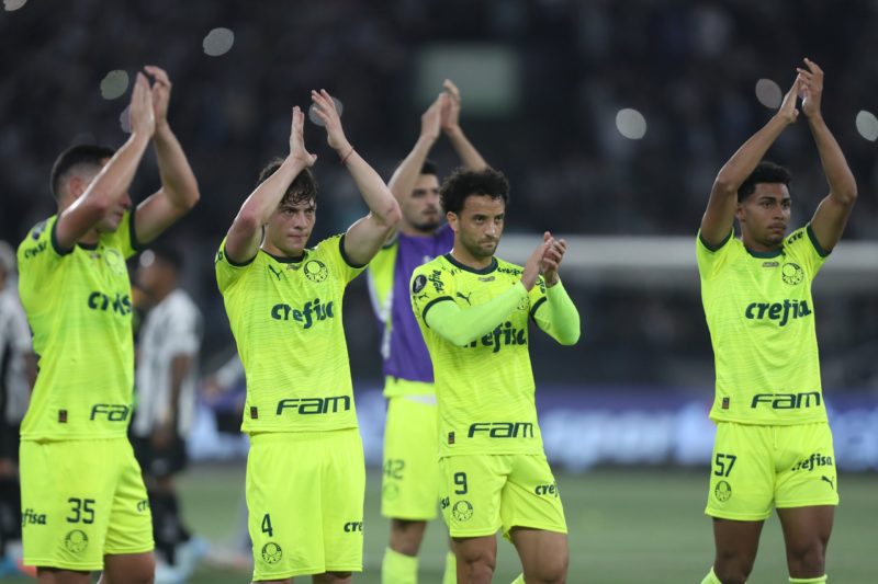 RIO DE JANEIRO, BRAZIL - AUGUST 14: Agustin Glay, Felipe Anderson, and Luighi Santos of Palmeiras cheer with fans in the final of the Copa CONMEBOL Libertadores match between Botafogo and Palmeiras at Estadio Olimpico Nilton Santos on August 14, 2024 in Rio de Janeiro, Brazil. (Photo by Wagner Meier/Getty Images)