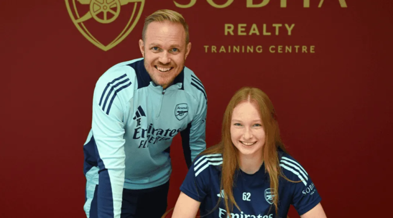 Katie Reid signs professional contract alongside Jonas Eidevall (photo via Arsenal.com)