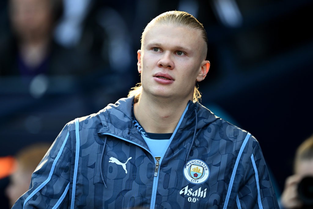 MANCHESTER, ENGLAND - OCTOBER 05: Erling Haaland of Manchester City during the Premier League match between Manchester City FC and Fulham FC at Etihad Stadium on October 05, 2024 in Manchester, England. (Photo by Gareth Copley/Getty Images)