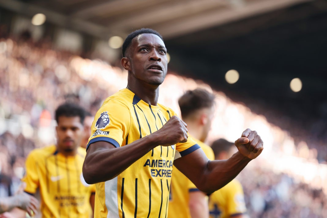 NEWCASTLE UPON TYNE, ENGLAND - OCTOBER 19: Danny Welbeck of Brighton & Hove Albion celebrates scoring his team's first goal during the Premier League match between Newcastle United FC and Brighton & Hove Albion FC at St James' Park on October 19, 2024 in Newcastle upon Tyne, England. (Photo by Matt McNulty/Getty Images)