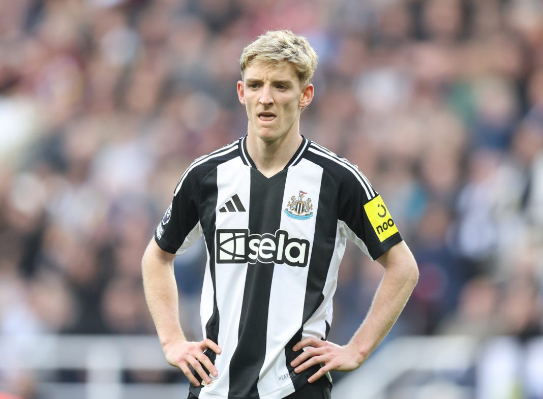 NEWCASTLE UPON TYNE, ENGLAND - OCTOBER 19: Anthony Gordon of Newcastle United reacts during the Premier League match between Newcastle United FC and Brighton & Hove Albion FC at St James' Park on October 19, 2024 in Newcastle upon Tyne, England. (Photo by George Wood/Getty Images)