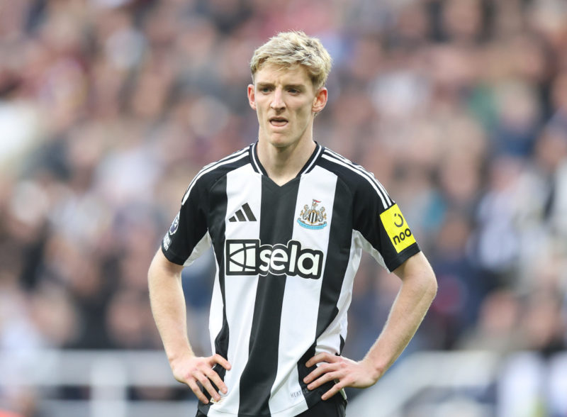 NEWCASTLE UPON TYNE, ENGLAND - OCTOBER 19: Anthony Gordon of Newcastle United reacts during the Premier League match between Newcastle United FC and Brighton & Hove Albion FC at St James' Park on October 19, 2024 in Newcastle upon Tyne, England. (Photo by George Wood/Getty Images)