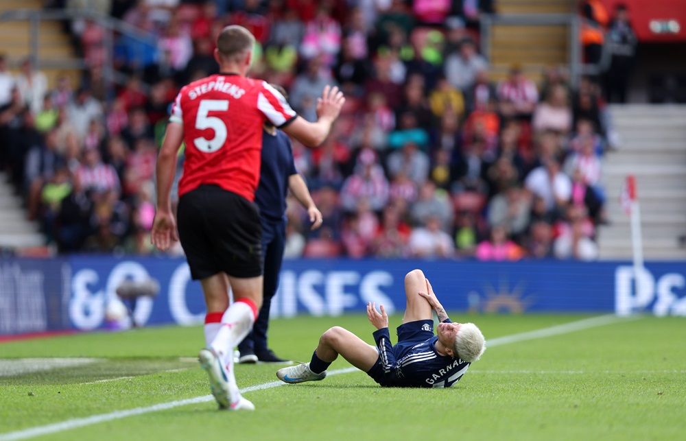 SOUTHAMPTON, ENGLAND: Alejandro Garnacho of Manchester United reacts after being fouled by Jack Stephens of Southampton during the Premier League match between Southampton FC and Manchester United FC at St Mary's Stadium on September 14, 2024. (Photo by Ryan Hiscott/Getty Images)