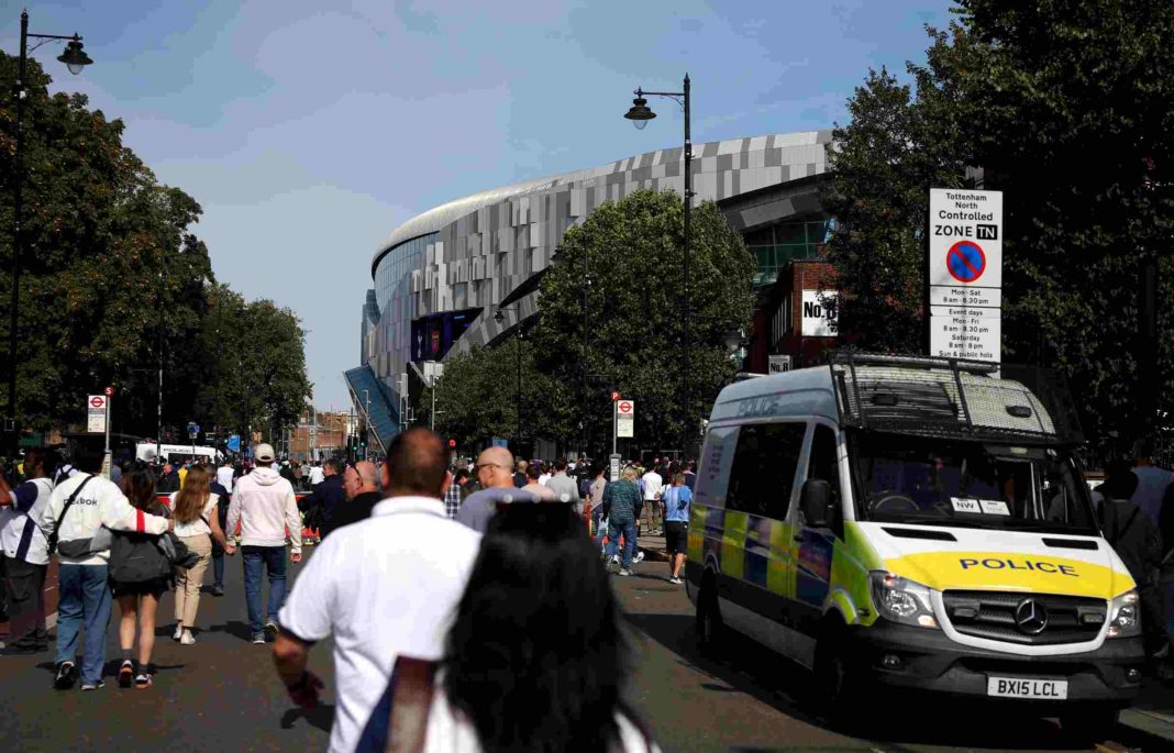 LONDON, ENGLAND - SEPTEMBER 15: Fans walk to the stadium prior to the Premier League match between Tottenham Hotspur FC and Arsenal FC at Tottenham Hotspur Stadium on September 15, 2024 in London, England. (Photo by Alex Pantling/Getty Images)