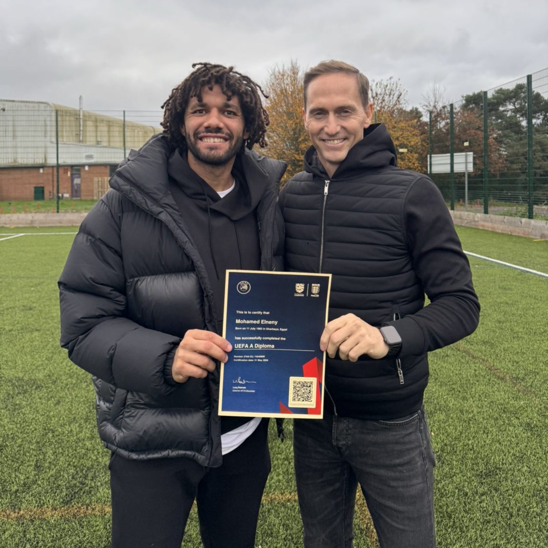 Mohamed Elneny receives his UEFA A Licence (Photo via Elneny on Twitter)