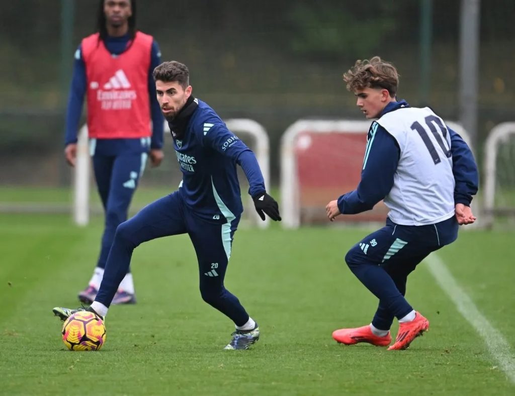 Max Dowman (R) in training with the Arsenal first team (Photo via Arsenal.com)