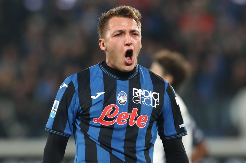 BERGAMO, ITALY - OCTOBER 26: Mateo Retegui of Atalanta celebrates scoring his team's second goal during the Serie A match between Atalanta BC and Hellas Verona FC at Gewiss Stadium on October 26, 2024 in Bergamo, Italy. (Photo by Marco Luzzani/Getty Images)