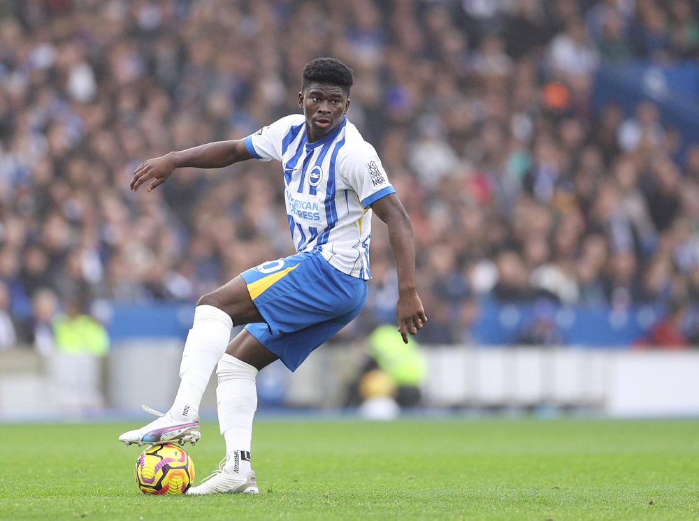 BRIGHTON, ENGLAND: Carlos Baleba of Brighton & Hove Albion controls the ball during the Premier League match between Brighton & Hove Albion FC and Wolverhampton Wanderers FC at Amex Stadium on October 26, 2024. (Photo by Warren Little/Getty Images)