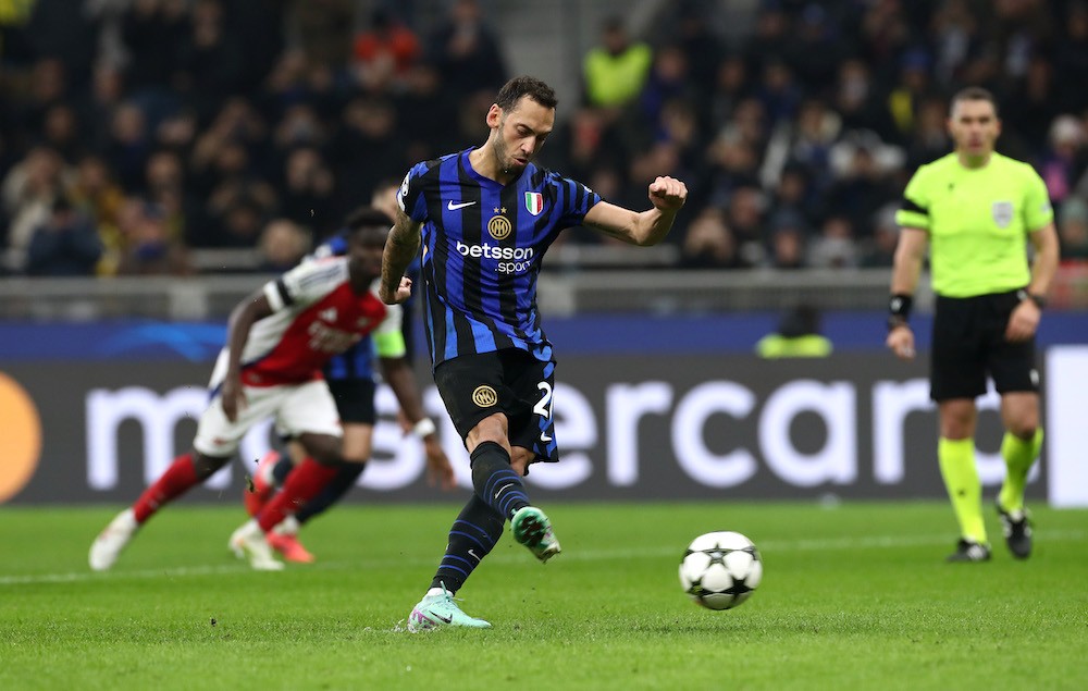 MILAN, ITALY: Hakan Calhanoglu of FC Internazionale scores his team's first goal from the penalty-spot during the UEFA Champions League 2024/25 League Phase MD4 match between FC Internazionale Milano and Arsenal FC at Stadio San Siro on November 06, 2024. (Photo by Marco Luzzani/Getty Images)