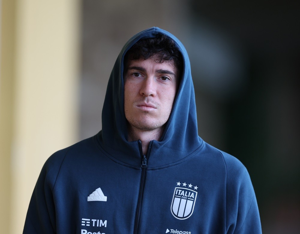 FLORENCE, ITALY: Alessandro Bastoni of Italy looks on prior to the Italy training session at Centro Tecnico Federale di Coverciano on October 08, 2024. (Photo by Claudio Villa/Getty Images)