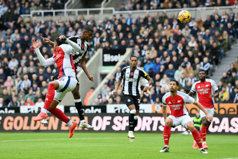 NEWCASTLE UPON TYNE, ENGLAND - NOVEMBER 02: Alexander Isak of Newcastle United scores his team's first goal during the Premier League match between Newcastle United FC and Arsenal FC at St James' Park on November 02, 2024 in Newcastle upon Tyne, England. (Photo by Stu Forster/Getty Images)