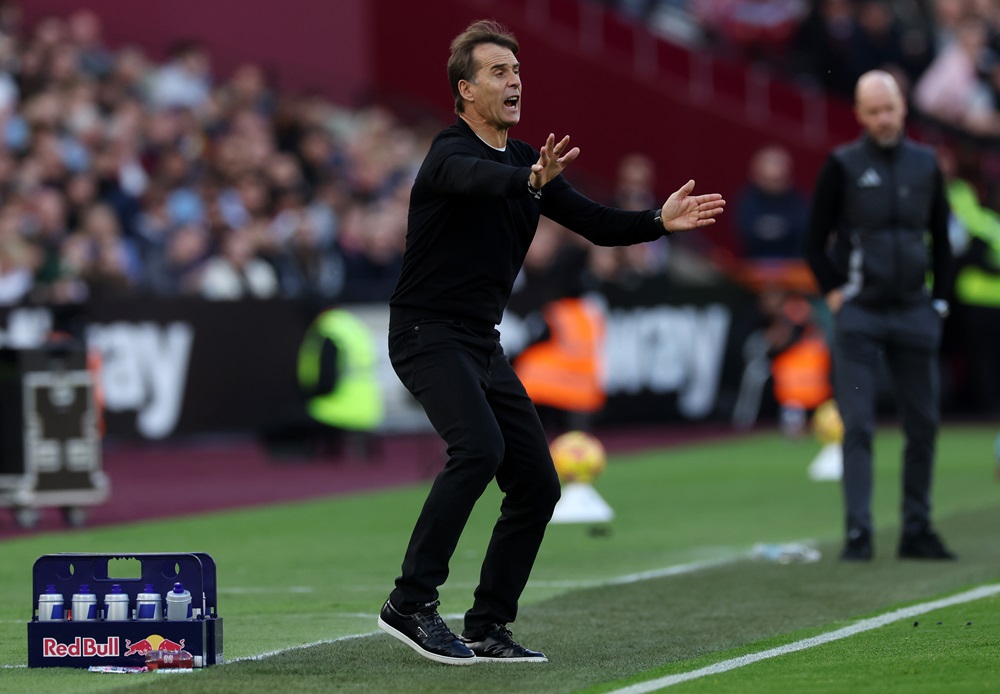 LONDON, ENGLAND: Julen Lopetegui, Manager of West Ham United FC during the Premier League match between West Ham United FC and Manchester United FC at London Stadium on October 27, 2024. (Photo by Eddie Keogh/Getty Images)